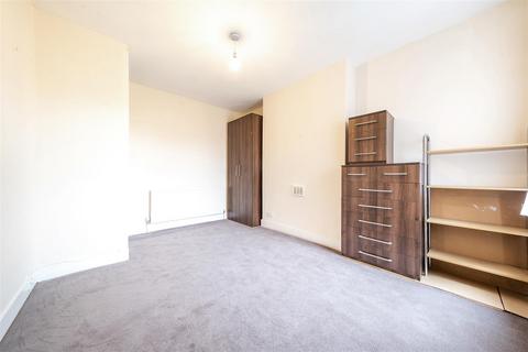 2 bedroom flat for sale, Ambleside Road, London