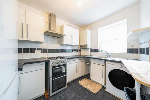 2 bedroom flat for sale, Ambleside Road, London