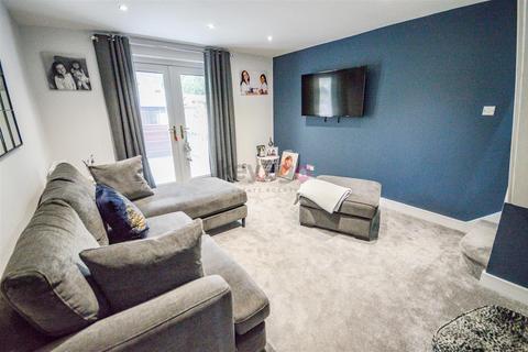 2 bedroom penthouse to rent, Mauncer Lane, Woodhouse, S13