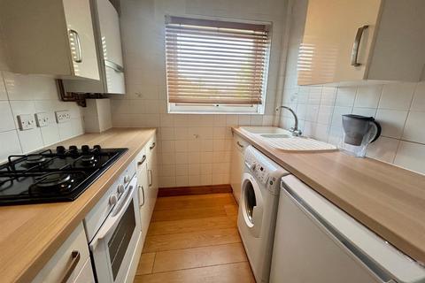 1 bedroom flat for sale, Shelley Court, Waltham Abbey