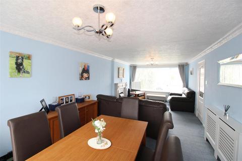 3 bedroom semi-detached house for sale, Glenhurst Drive, Chapel Park, Newcastle Upon Tyne