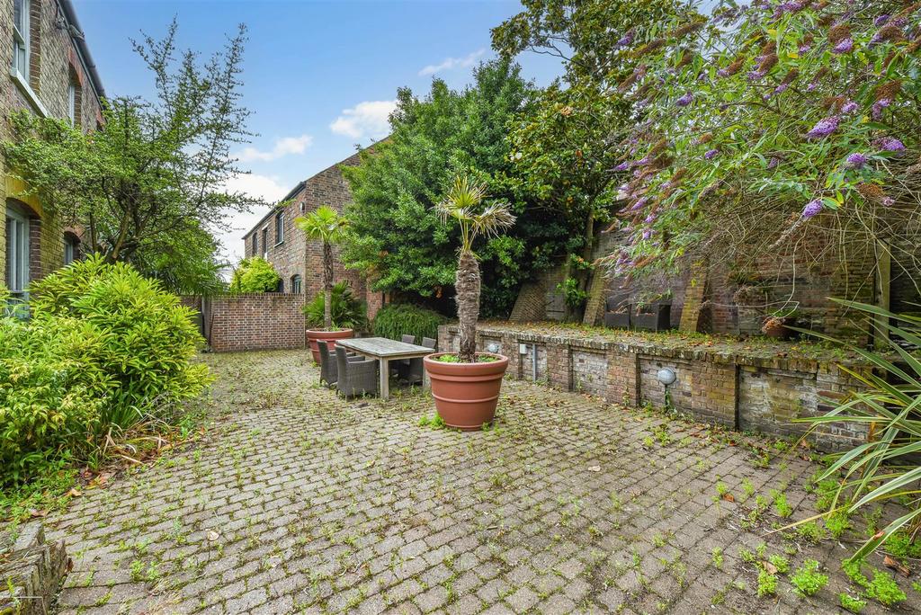 Courtyard Garden