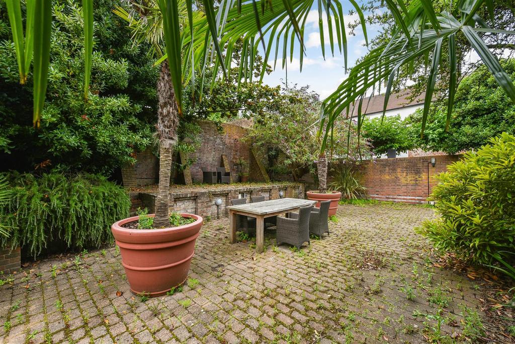 Courtyard Garden