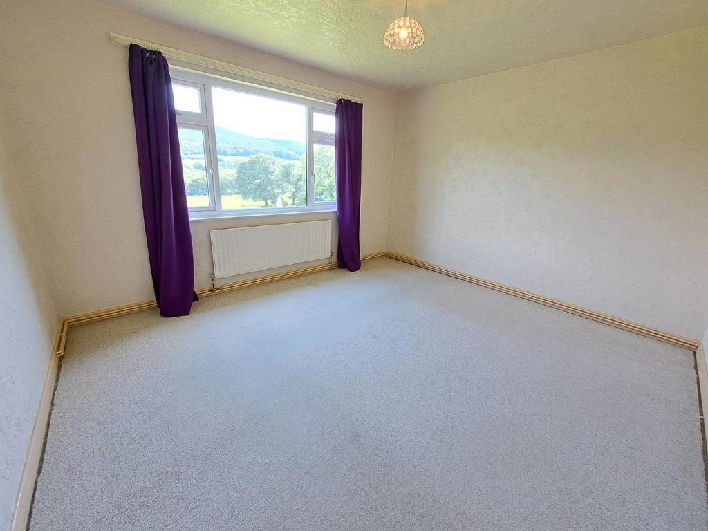 Bed 1.jpg