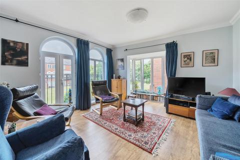 3 bedroom flat for sale, Duckmill Crescent, Chethams, Bedford