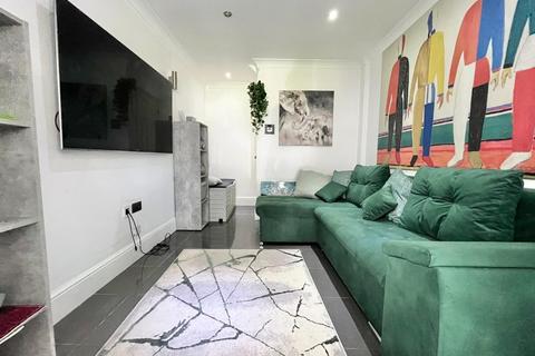 175 Acre Lane, Northampton, NN2 8DF