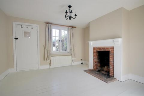 2 bedroom cottage to rent, Park Road, Tring