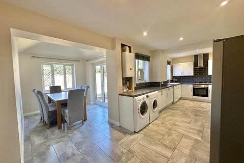 19 Kingsmead, Northampton, NN2 8HX