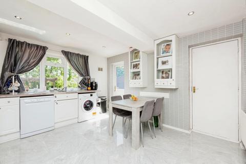 52 Minions Close, Atherstone, CV9 2BD