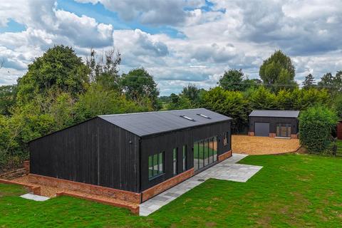 3 bedroom barn conversion for sale, Newport Pagnell Road, Horton