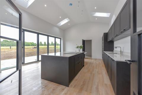 3 bedroom barn conversion for sale, Newport Pagnell Road, Horton