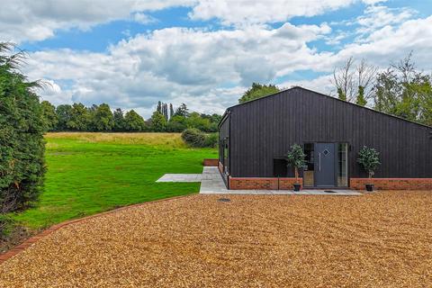 3 bedroom barn conversion for sale, Newport Pagnell Road, Horton