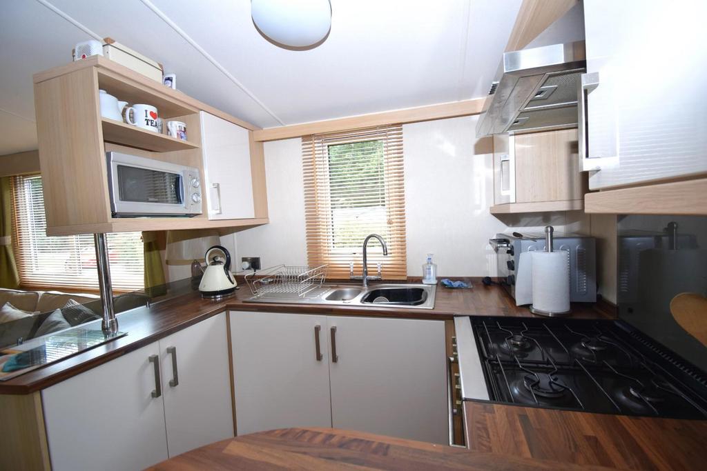 Kitchen 2.JPG