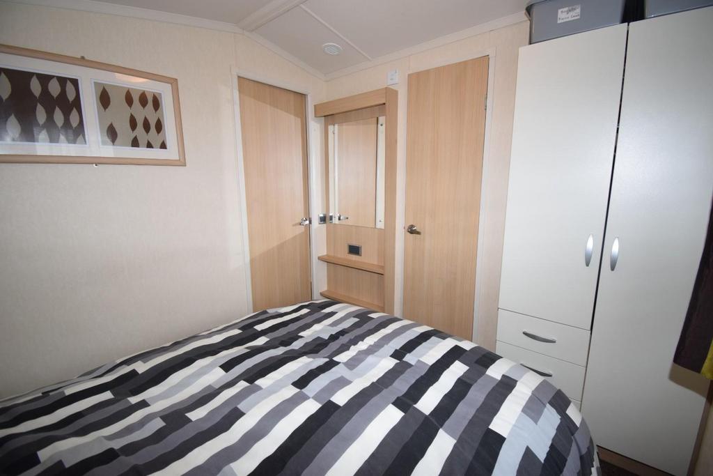 Bed 1 x 2.JPG