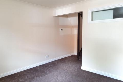 3 bedroom terraced house to rent, St. Michaels Road, Newbury