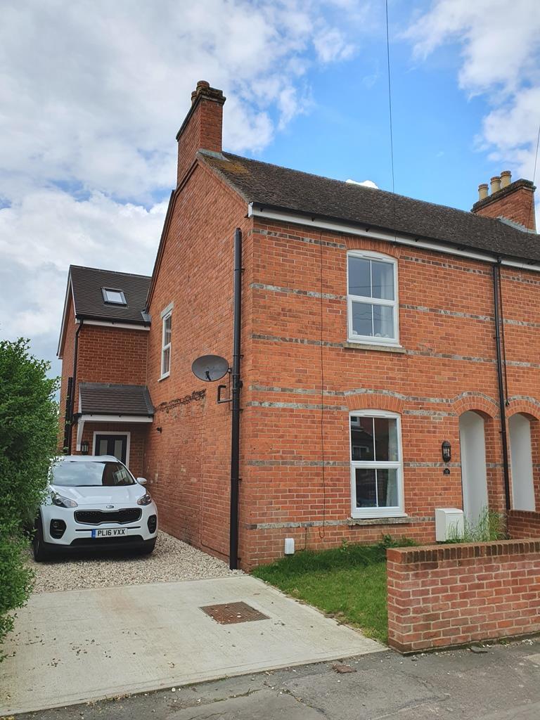 NEWBURY 4 BEDROOM SEMI DETACHED 4 bed house to rent £2,250 pcm (£