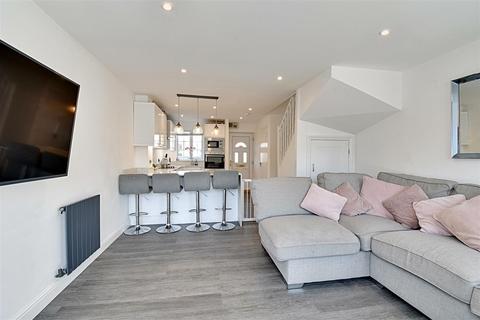 2 bedroom end of terrace house for sale, The Briars, Hertford SG13