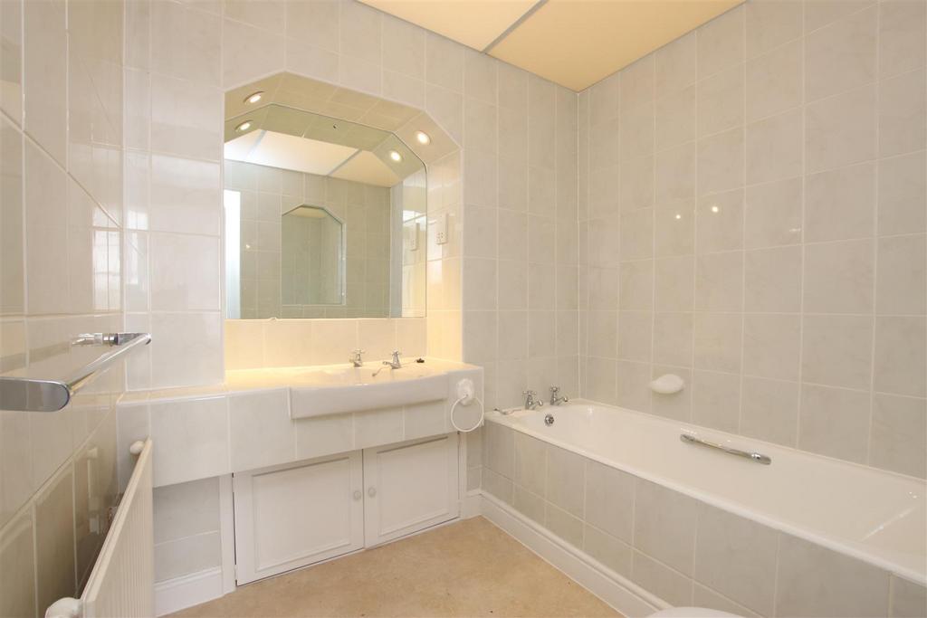 Bathroom (2).JPG