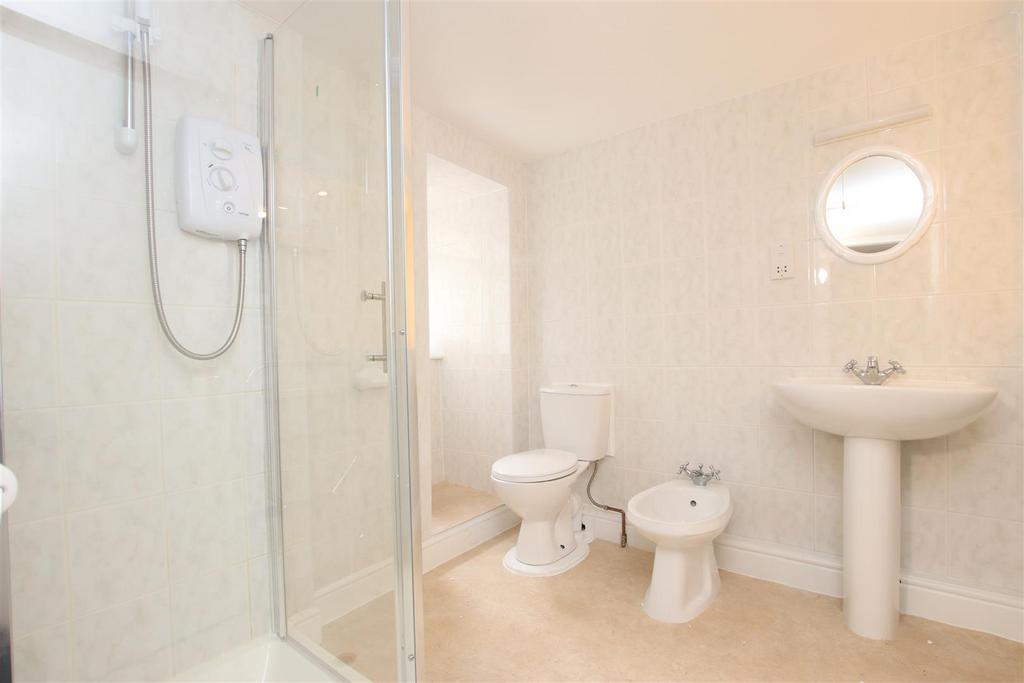 Shower room (2).JPG
