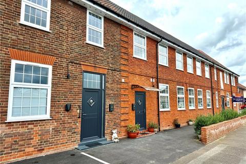 2 bedroom apartment for sale, High Road West, Felixstowe, Suffolk
