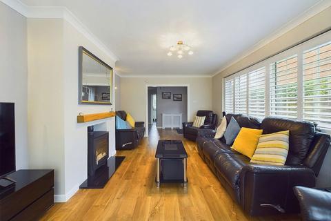 4 bedroom chalet for sale, Sea Lane, Ferring, Worthing, BN12