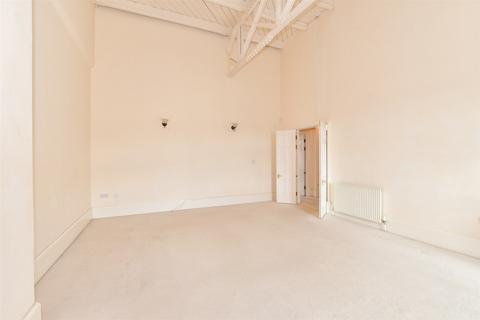 2 bedroom flat for sale, Royal Earlswood Park, Redhill, Surrey