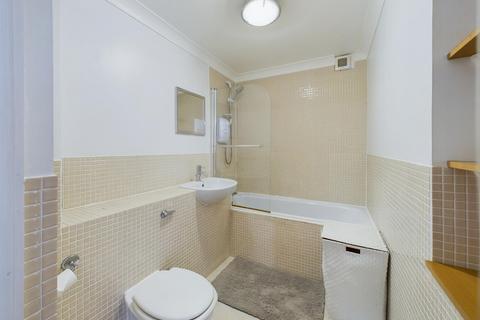 2 bedroom flat for sale, Massingberd Way, Tooting Bec