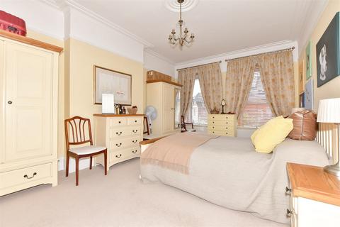 2 bedroom flat for sale, Kingsnorth Gardens, Folkestone, Kent