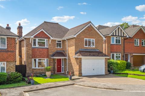 4 bedroom detached house for sale, Heythrop Drive, Uxbridge UB10