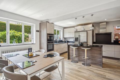 12 Heythrop Drive, Ickenham, Uxbridge, UB10 8DT