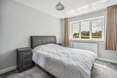 12 Heythrop Drive, Ickenham, Uxbridge, UB10 8DT