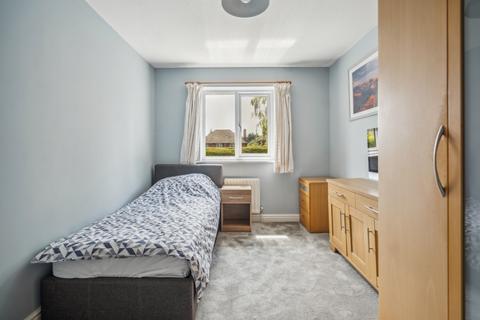 12 Heythrop Drive, Ickenham, Uxbridge, UB10 8DT