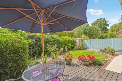 12 Heythrop Drive, Ickenham, Uxbridge, UB10 8DT