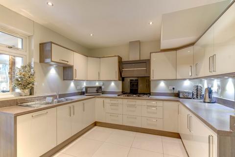 4 bedroom semi-detached house for sale, Bristol Road South, Northfield, Birmingham, West Midlands, B31