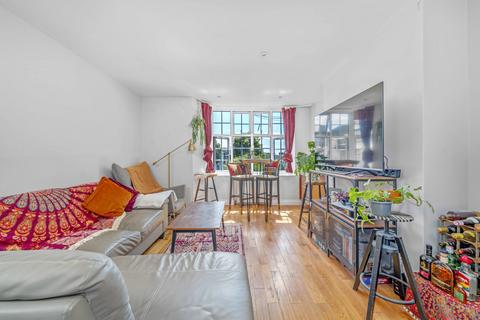 3 bedroom flat for sale, Leigham Avenue, London SW16
