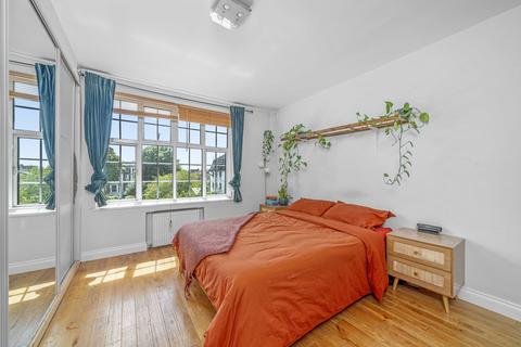 3 bedroom flat for sale, Leigham Avenue, London SW16