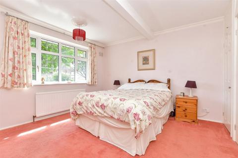 68 Alington Grove, Wallington, SM6 9NG