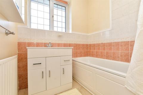 68 Alington Grove, Wallington, SM6 9NG