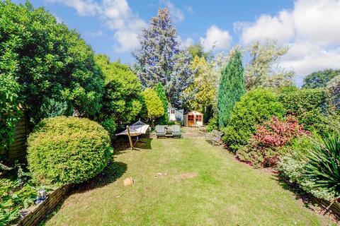 68 Alington Grove, Wallington, SM6 9NG
