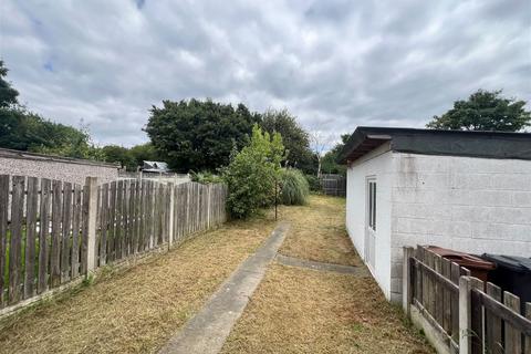 3 bedroom semi-detached house to rent, Underwood Avenue, Barnsley, S70 4AU