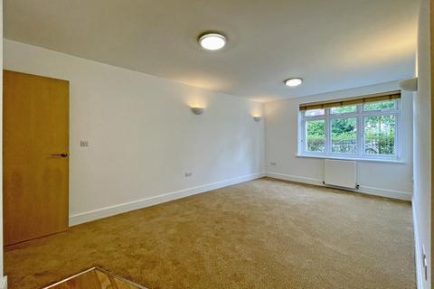 2 bedroom apartment to rent, Windmill Lane,  Epsom, KT17