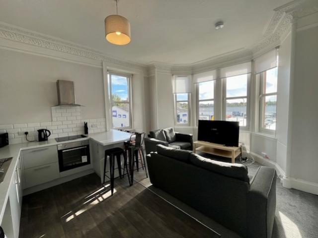 Kitchen & Lounge