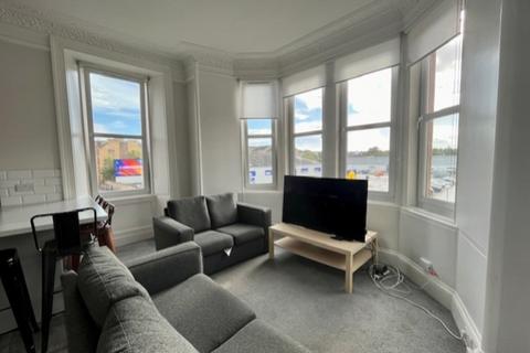 5 bedroom flat to rent, Moat Place, Edinburgh EH14