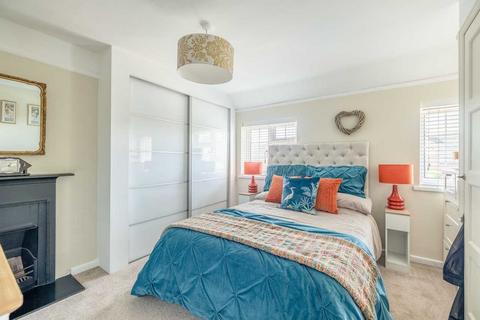 27 Fairfield Avenue, Datchet, Slough, SL3 9NQ