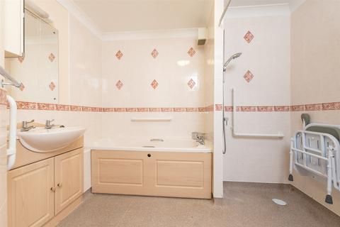 1 bedroom ground floor flat for sale, Glen View, Gravesend, Kent