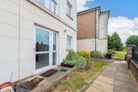 1 bedroom ground floor flat for sale, Glen View, Gravesend, Kent