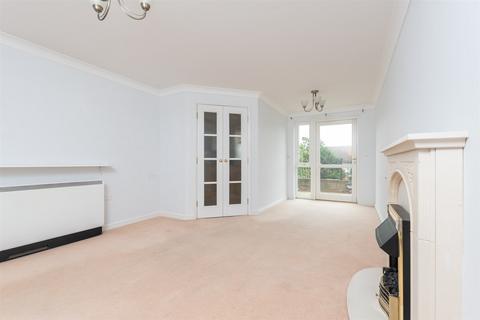 1 bedroom ground floor flat for sale, Glen View, Gravesend, Kent