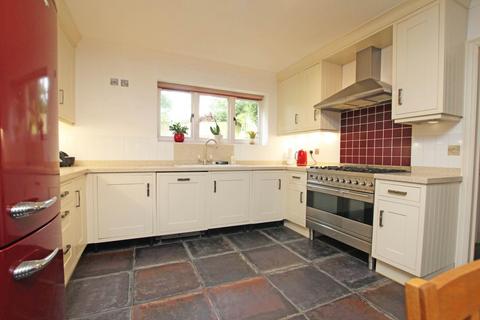 4 bedroom detached house for sale, Saffrons Park, Eastbourne, BN20 7UX