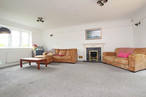 4 bedroom detached house for sale, Saffrons Park, Eastbourne, BN20 7UX