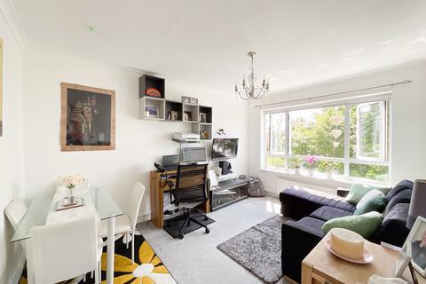 2 bedroom flat for sale, Southbourne Grove, Westcliff-on-Sea SS0